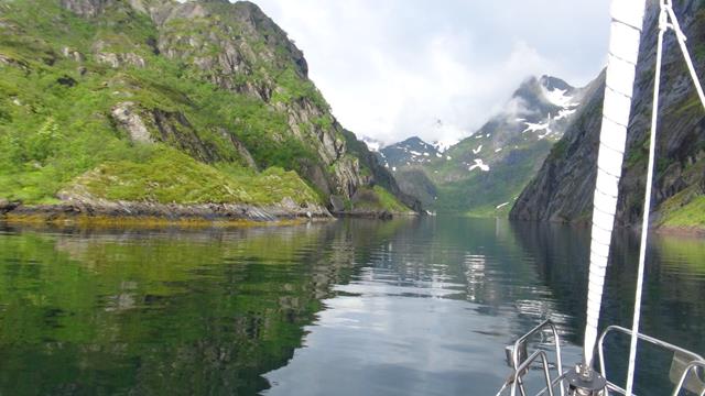  De ingang van de smalle Trollfjord